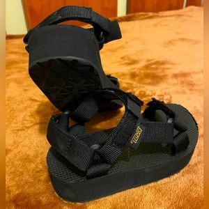 TEVA Toddler Children’s midform platform sandals water shoes size 10